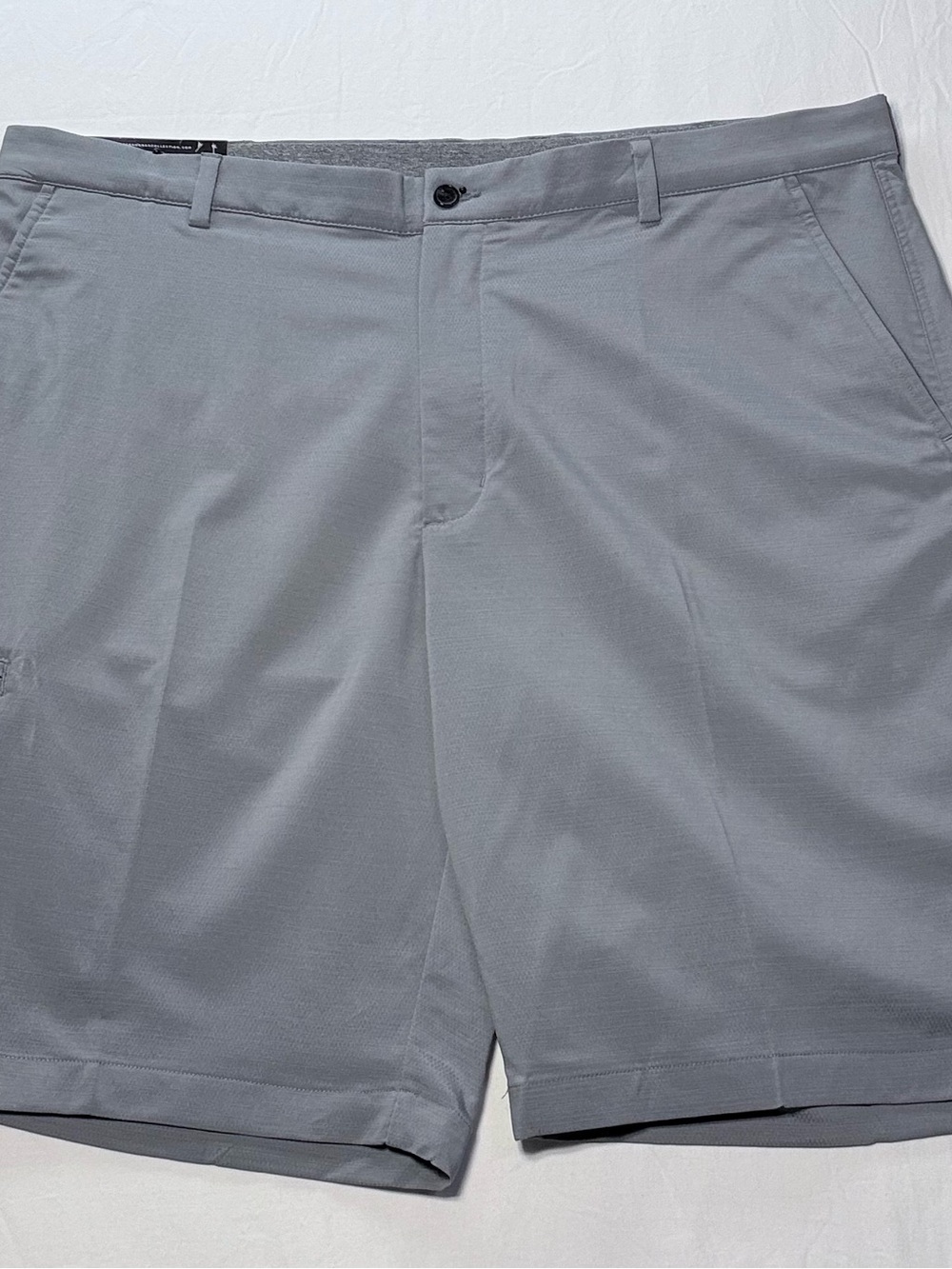 Greg Norman Chrome NWT Performance 
Fabric Classic Fit Shorts